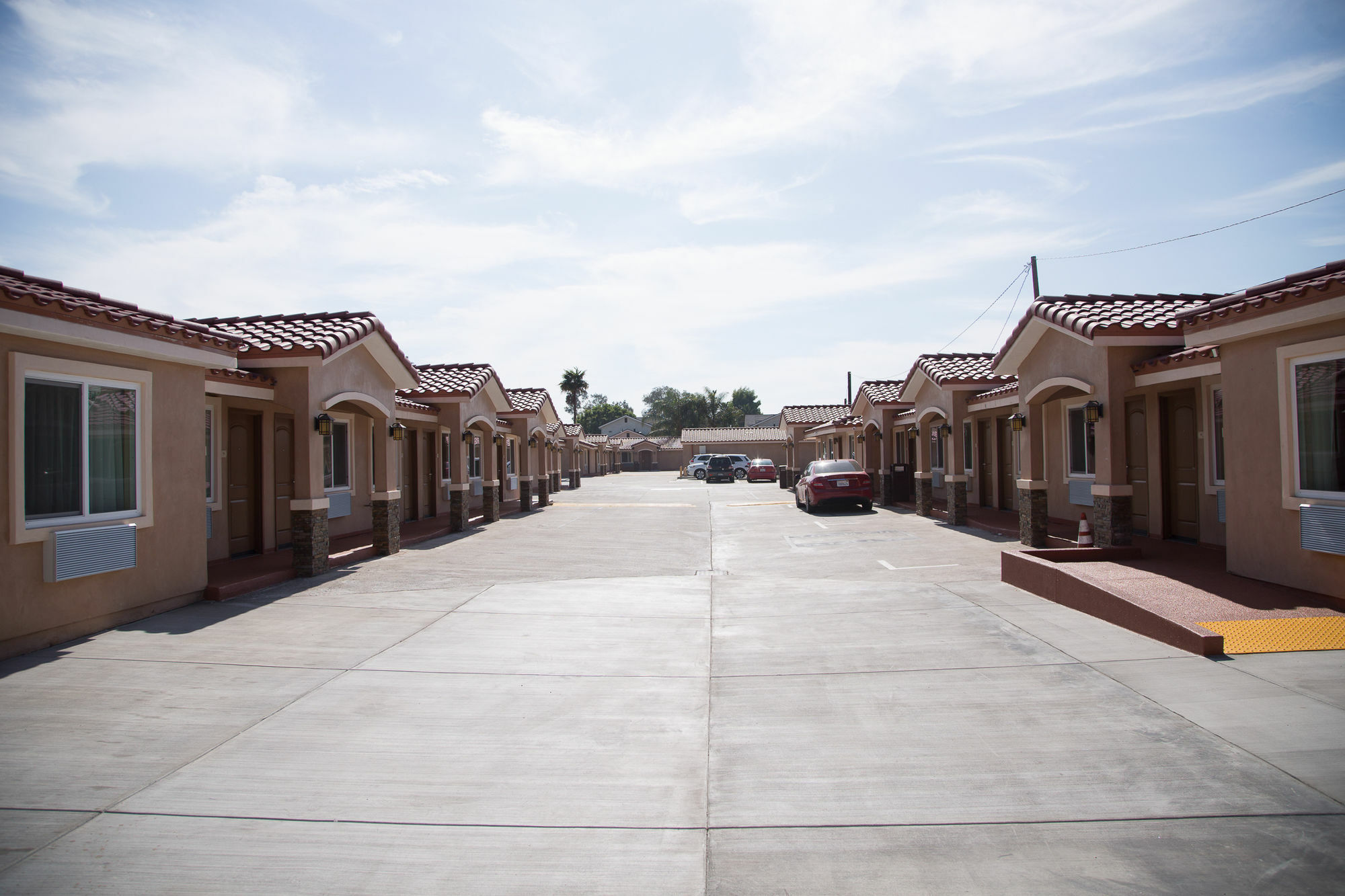 Diamond Bell Inn & Suites Exterior photo